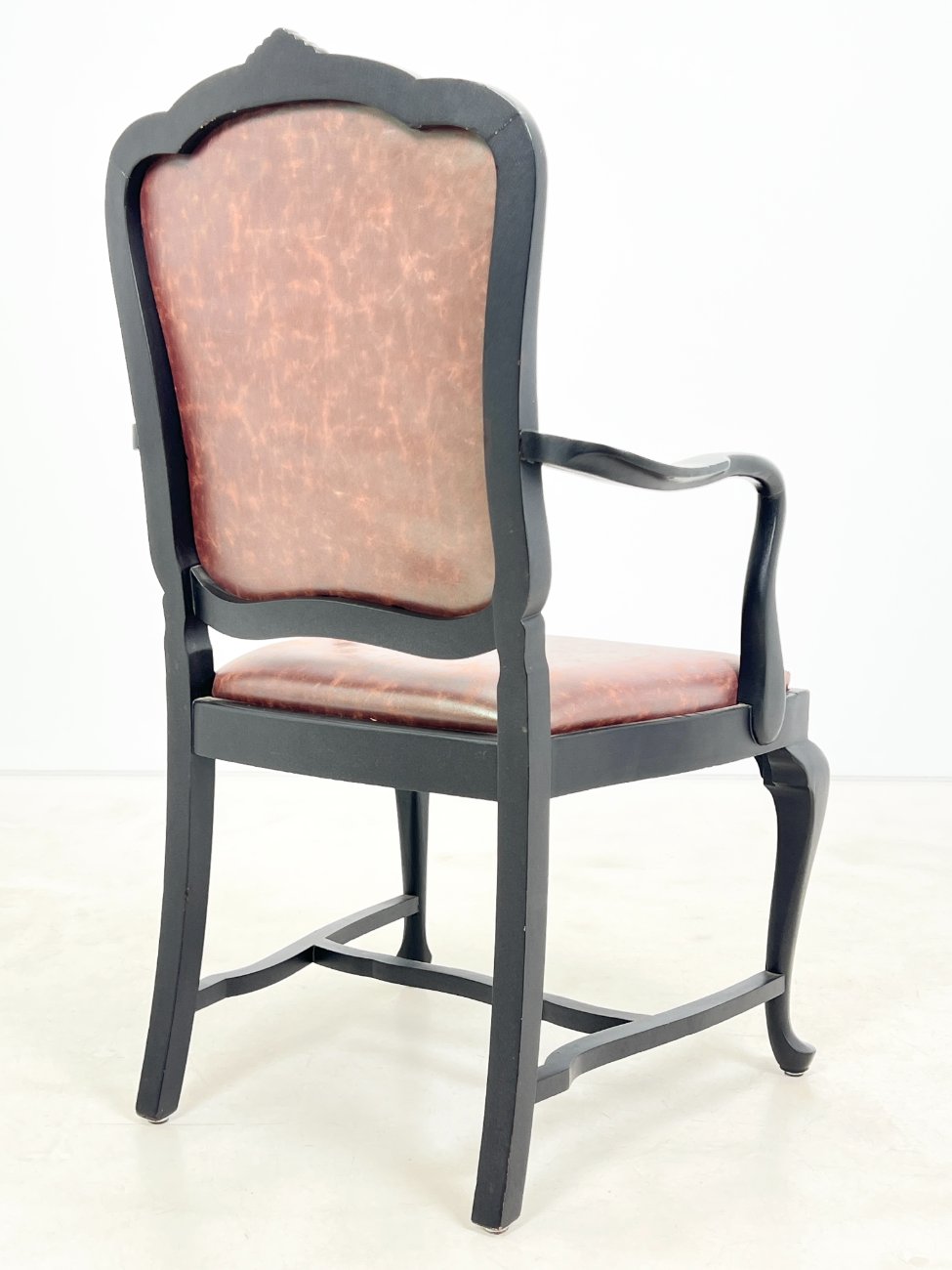 HK1466-valgomojo-kreslai-11 Mediniai krėslai su eko oda 2 vnt. komplektas 60x66x112 cm, 51 cm