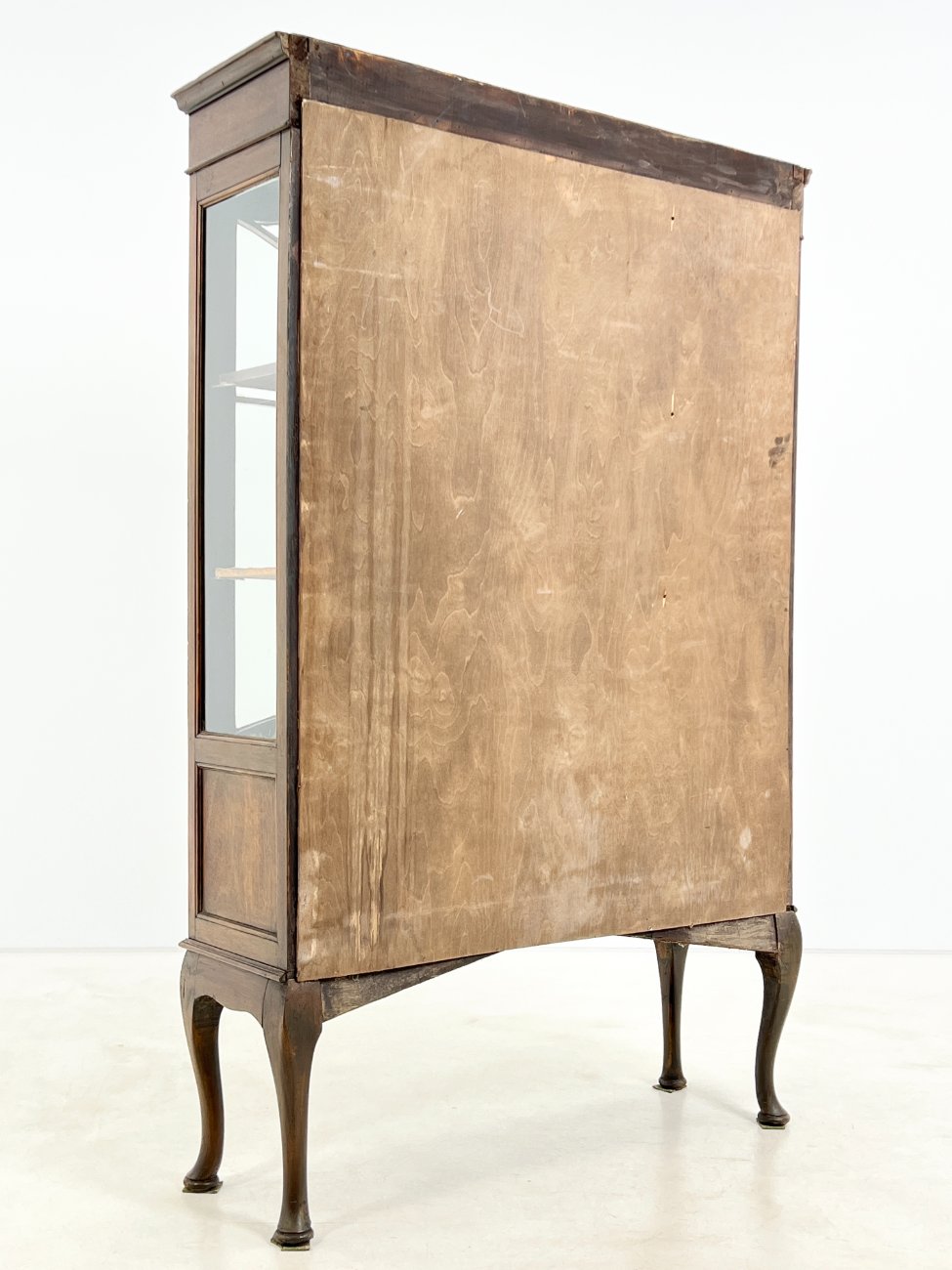 HK1467-vitrinos-11 Inkrustuota vitrina 34x107x177,5 cm