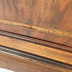 Inkrustuota vitrina 34x107x177,5 cm