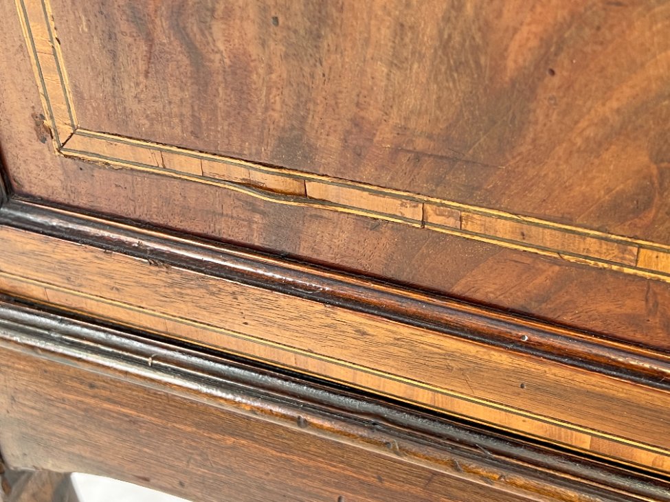 HK1467-vitrinos-13 Inkrustuota vitrina 34x107x177,5 cm