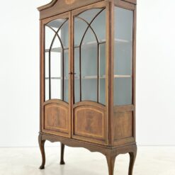 Inkrustuota vitrina 34x107x177,5 cm