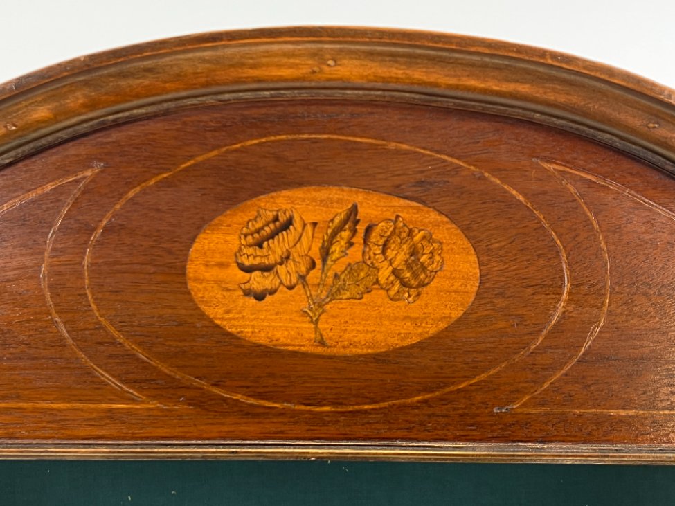 HK1467-vitrinos-6 Inkrustuota vitrina 34x107x177,5 cm