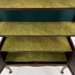 Inkrustuota vitrina 34x107x177,5 cm