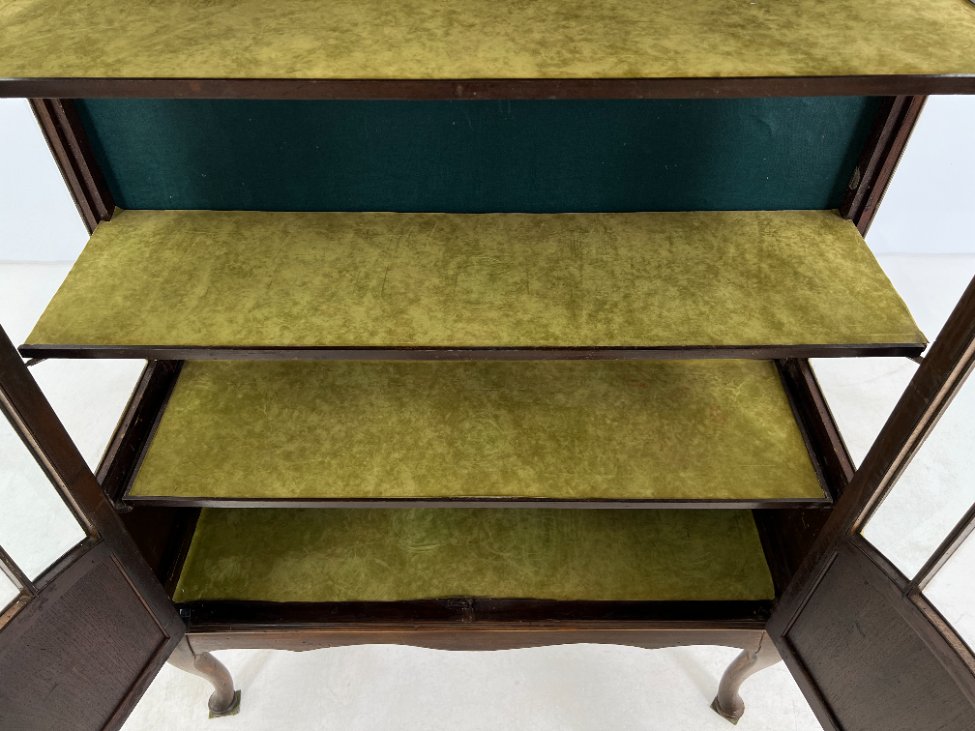 HK1467-vitrinos-7 Inkrustuota vitrina 34x107x177,5 cm