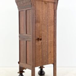 Ąžuolinė aukšta vienų durų komoda 55x90x170 cm