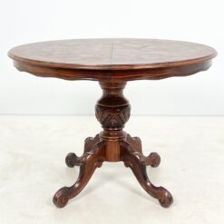 Išskleidžiamas riešutmedžio valgomojo stalas 109×109(+38)x78,5 cm