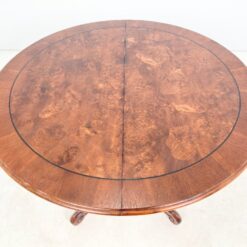 Išskleidžiamas riešutmedžio valgomojo stalas 109×109(+38)x78,5 cm