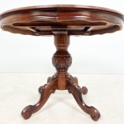 Išskleidžiamas riešutmedžio valgomojo stalas 109×109(+38)x78,5 cm