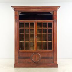 Raudonmedžio knygų spinta 61x179x226 cm