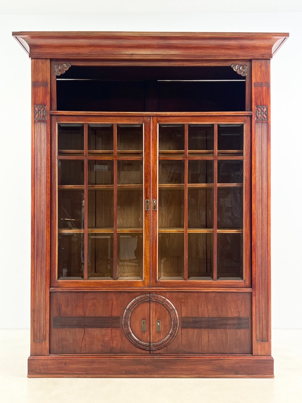 HK1474-knygu-baldai-1 Raudonmedžio knygų spinta 61x179x226 cm