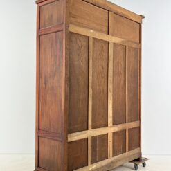 Raudonmedžio knygų spinta 61x179x226 cm