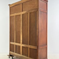 Raudonmedžio knygų spinta 61x179x226 cm