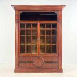 Raudonmedžio knygų spinta 61x179x226 cm