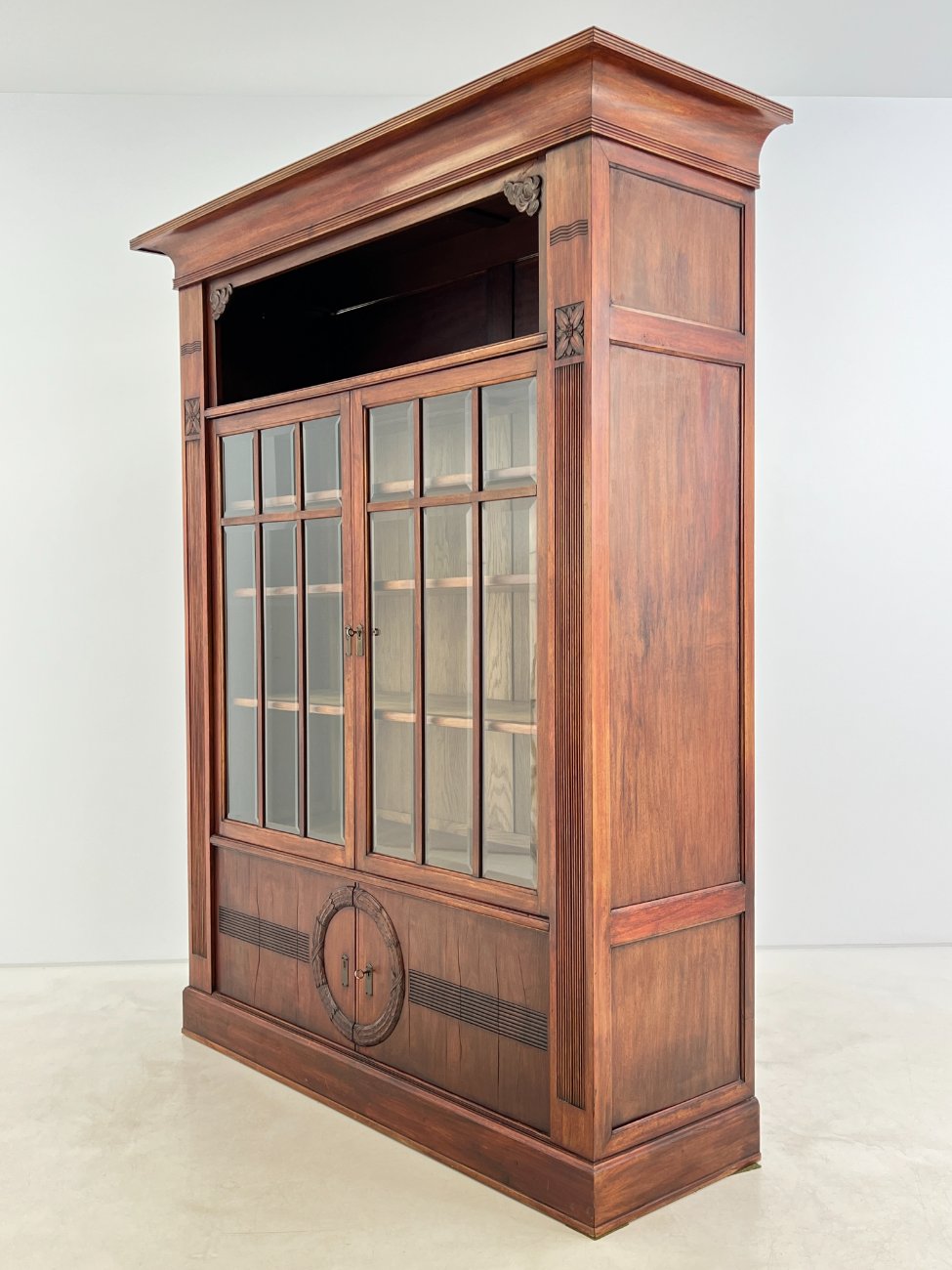 HK1474-knygu-baldai-4 Raudonmedžio knygų spinta 61x179x226 cm