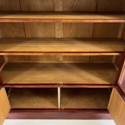 Raudonmedžio knygų spinta 61x179x226 cm