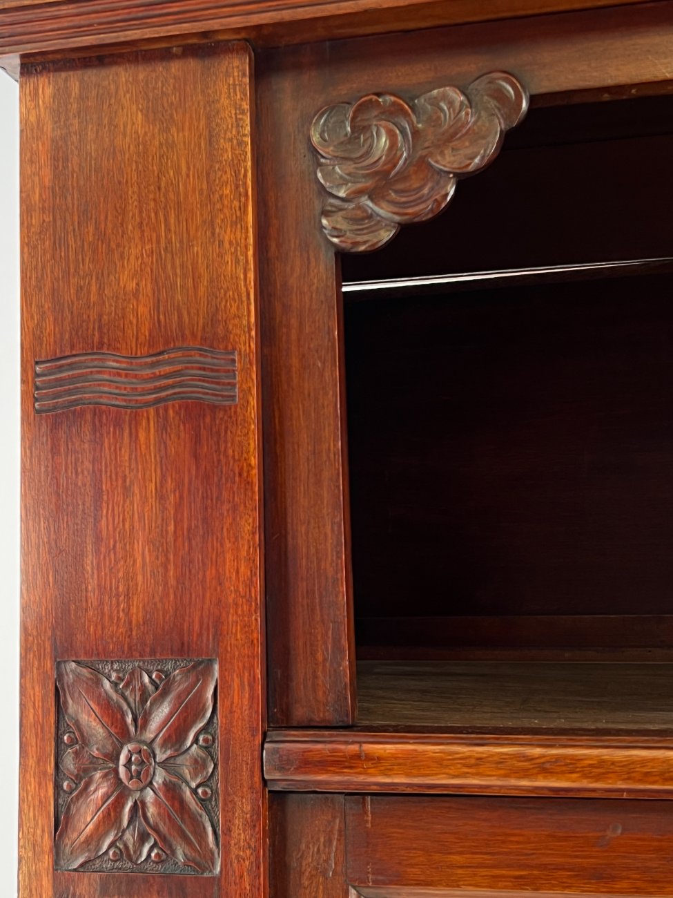 HK1474-knygu-baldai-7 Raudonmedžio knygų spinta 61x179x226 cm