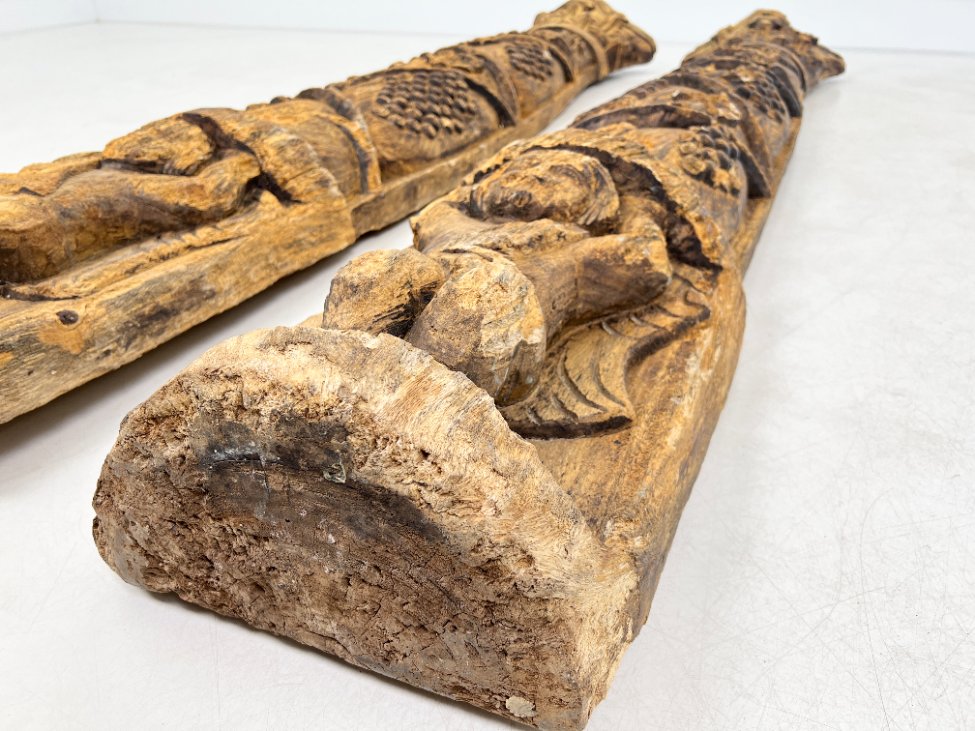 HK1478-apdailos-detales-9 Senovinės medinės drožinėtos kolonų tipo sienos apdailos 2 vnt. kompl. 24x52x244 cm