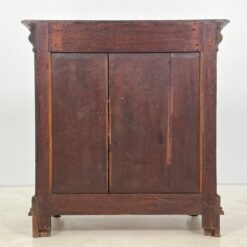 Ąžuolinė drožinėta vieno stalčiaus ir dviejų durų komoda 54×108,5×114 cm