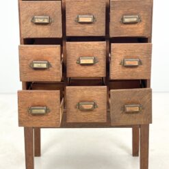 Ąžuolinė devynių stalčių archyvavimo komoda 44,5x61x96 cm