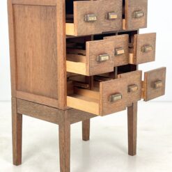 Ąžuolinė devynių stalčių archyvavimo komoda 44,5x61x96 cm