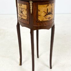 Liudviko XV laikotarpio stiliaus medinė spintelė su žalvario detalėmis 30,5x40x69,5 cm