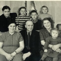 Vintažinė šeimos nuotrauka mediniame rėme su stiklu 2×35,5×29 cm