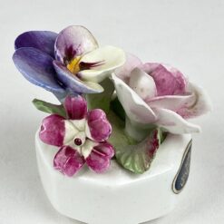 Porcelianinė Aynsley statulėlė gėlių puokštė 5,5x5x5 cm