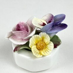 Porcelianinė Aynsley statulėlė gėlių puokštė 5,5x5x5 cm