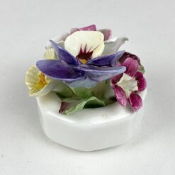 Porcelianinė Aynsley statulėlė gėlių puokštė 5,5x5x5 cm