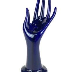 Keramikinė mėlynos spalvos statula – stovas žiedams “Plaštaka” 8×6,5×18 cm