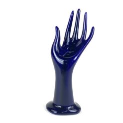 Keramikinė mėlynos spalvos statula – stovas žiedams “Plaštaka” 8×6,5×18 cm