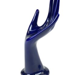 Keramikinė mėlynos spalvos statula – stovas žiedams “Plaštaka” 8×6,5×18 cm