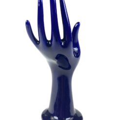 Keramikinė mėlynos spalvos statula – stovas žiedams “Plaštaka” 8×6,5×18 cm