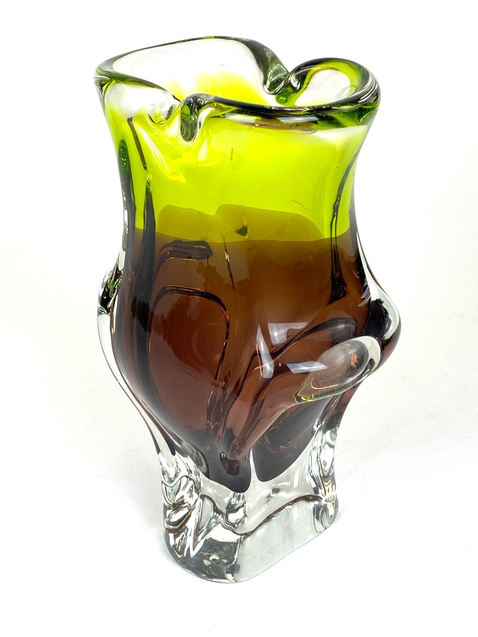 HN2056-stikliniai-indai-4 Vintažinė stiklinė žalsvo ir rudo atspalvių vaza 10x16x25,5 cm