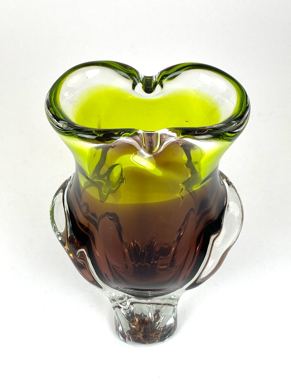 HN2056-stikliniai-indai-5 Vintažinė stiklinė žalsvo ir rudo atspalvių vaza 10x16x25,5 cm