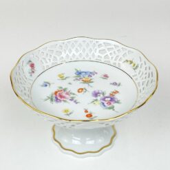 Porcelianinis ažūrinis “Burg Lindau” serviravimo indas su kojele 19x19x11 cm