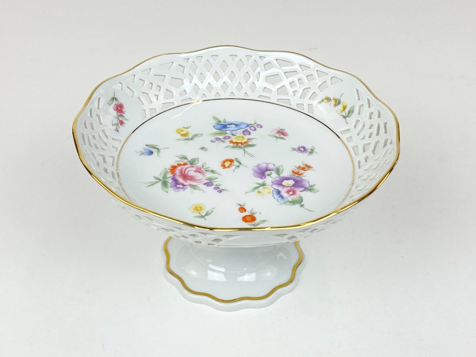 HN2059-servizu-dalys-2 Porcelianinis ažūrinis “Burg Lindau” serviravimo indas su kojele 19x19x11 cm