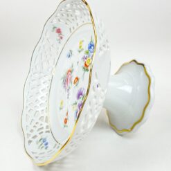 Porcelianinis ažūrinis “Burg Lindau” serviravimo indas su kojele 19x19x11 cm