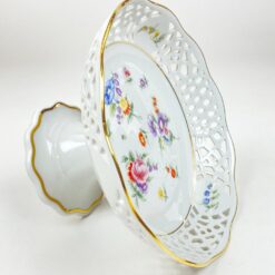 Porcelianinis ažūrinis “Burg Lindau” serviravimo indas su kojele 19x19x11 cm