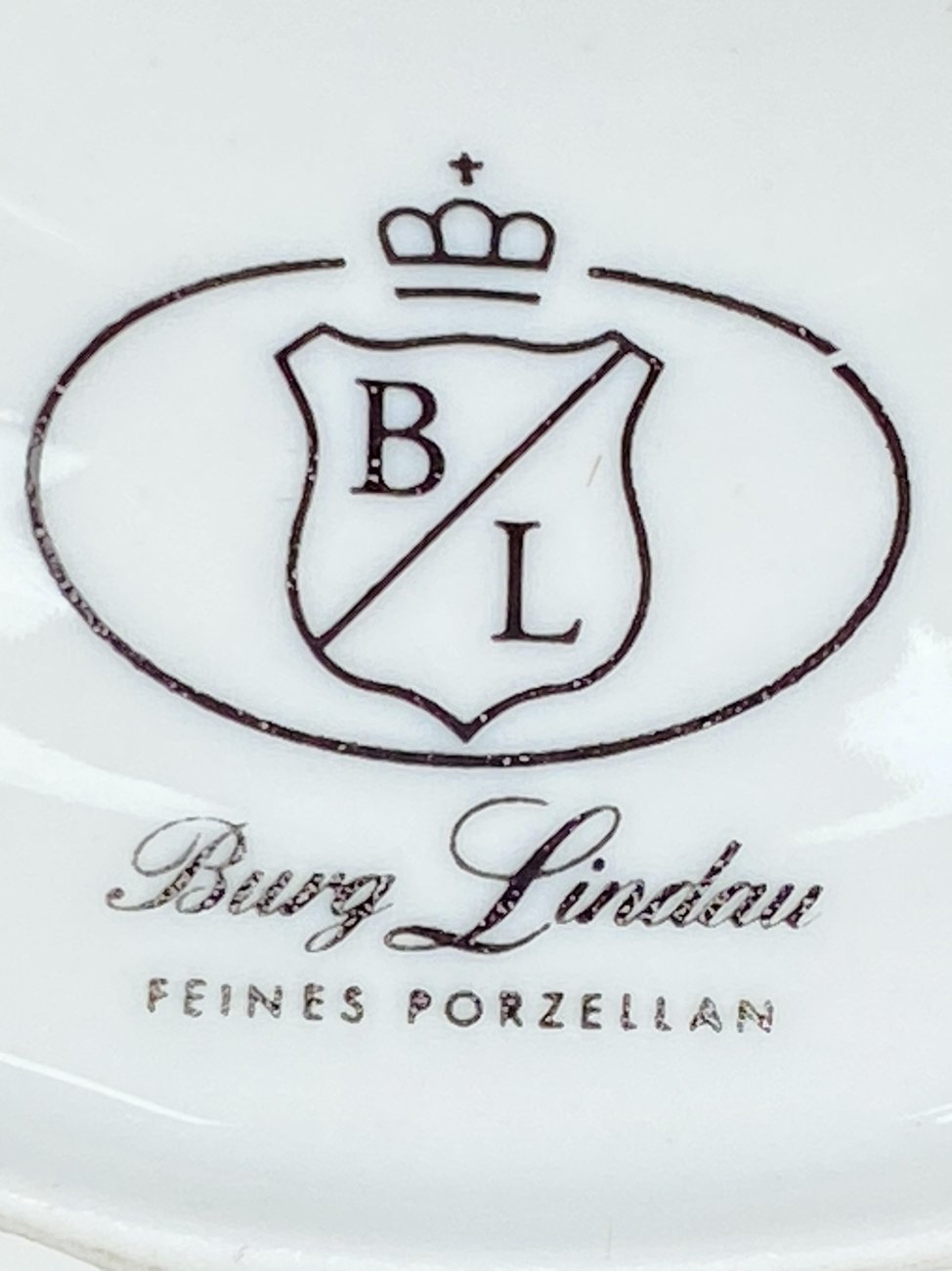 HN2059-servizu-dalys-9 Porcelianinis ažūrinis “Burg Lindau” serviravimo indas su kojele 19x19x11 cm