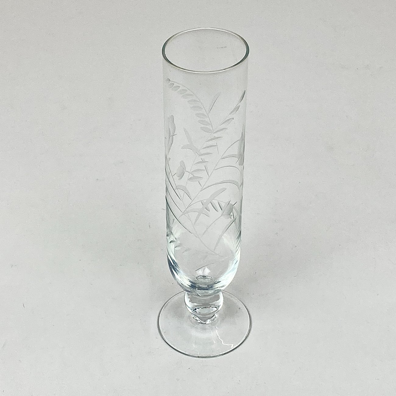 HN2065-kristolas-0 Krištolinė vaza su augalų motyvais 7x7x23,5 cm