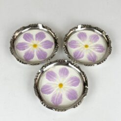 Porcelianinės lėkštutės su metalo apvadais 3 vnt. kompl. 9,5x9,5x1,5 cm