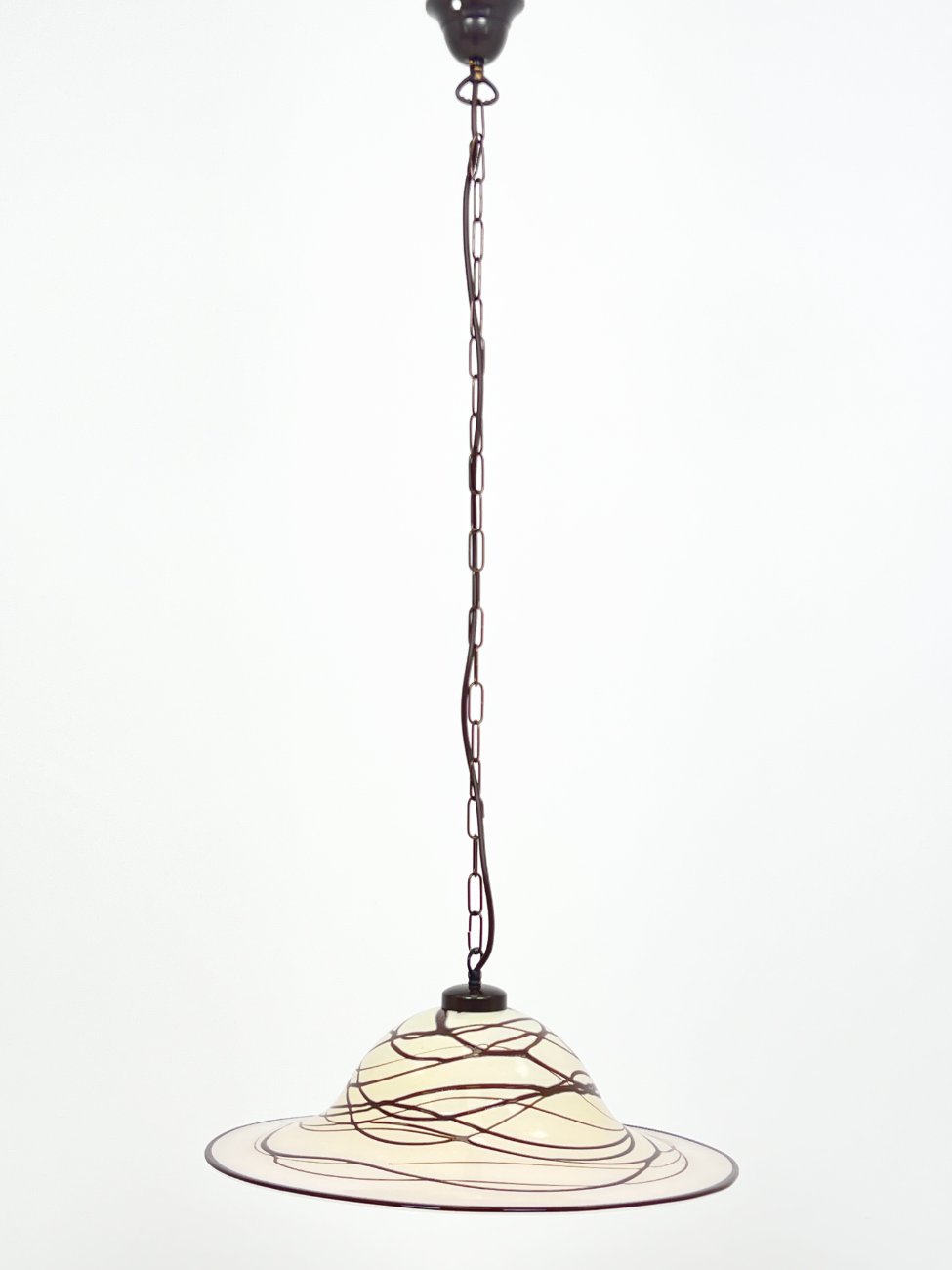 HN2099-pakabinami-sviestuvai-1 Žalvarinis pakabinamas šviestuvas plačiu stikliniu gaubtu 48x48x109 cm