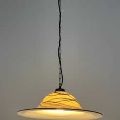 Žalvarinis pakabinamas šviestuvas plačiu stikliniu gaubtu 48x48x109 cm