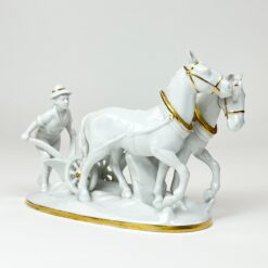 Porcelianinė Neu Tettau žemę su žirgais ariančio žemdirbio statula 25x10x16 cm