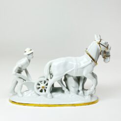Porcelianinė Neu Tettau žemę su žirgais ariančio žemdirbio statula 25x10x16 cm