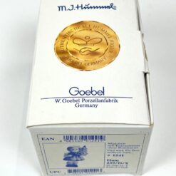 Porcelianinė M. I. Hummel Goebel statula Girl with Fir Tree (Mädchen mit Tannenbaum) su originalia dėžute 3x4x8 cm