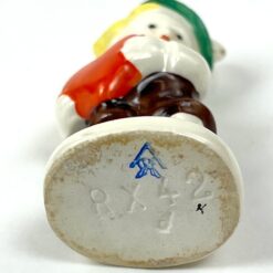 Porcelianinė Goebel statula Bavarian Boy (Bayerischer Junge) 3×3,5×7 cm