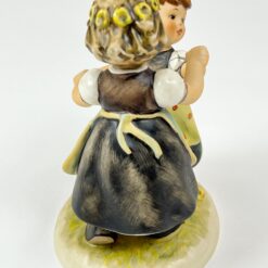 Porcelianinė M. I. Hummel Goebel statula Spring Dance (Sommertanz) 9x12x14,5 cm