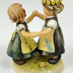 Porcelianinė M. I. Hummel Goebel statula Spring Dance (Sommertanz) 9x12x14,5 cm